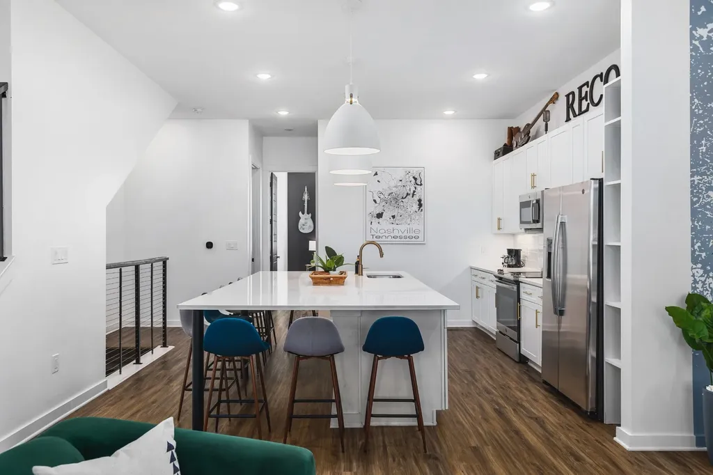 738 Douglas Avenue Nashville TN 37207