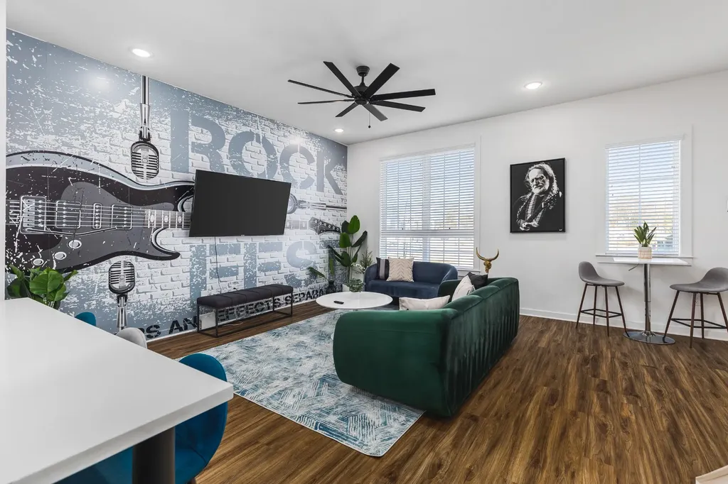 738 Douglas Avenue Nashville TN 37207