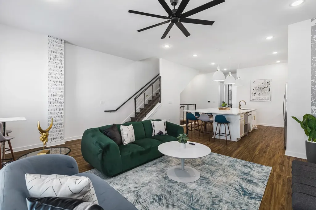 738 Douglas Avenue Nashville TN 37207
