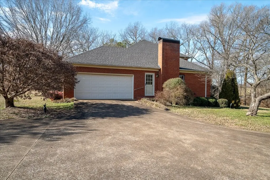 3115 Waynesboro Highway Lawrenceburg TN 38464