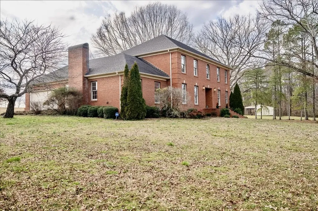 3115 Waynesboro Highway Lawrenceburg TN 38464