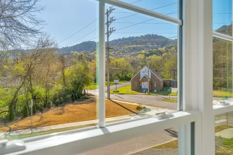 1366 Thomas Avenue Chattanooga TN 37409