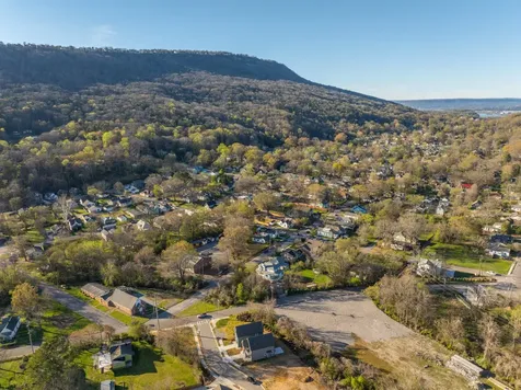 1366 Thomas Avenue Chattanooga TN 37409