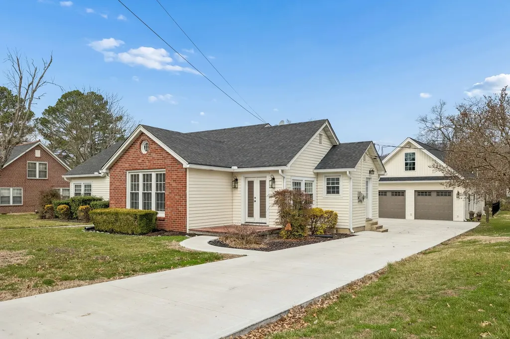 225 Jackson Avenue Carthage TN 37030