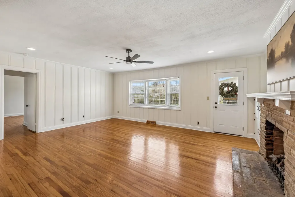 225 Jackson Avenue Carthage TN 37030