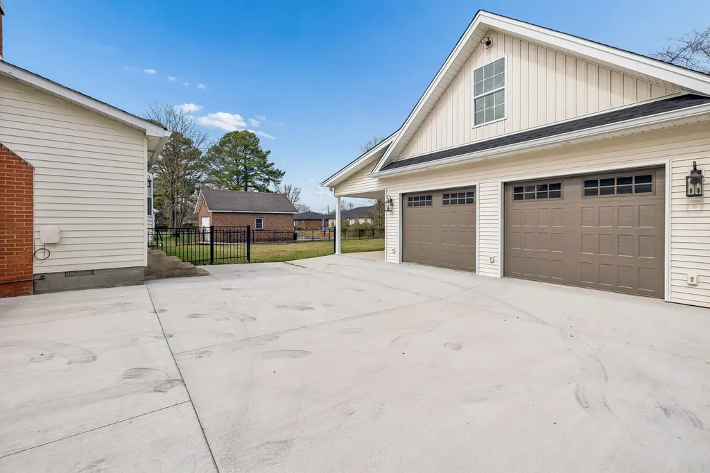 225 Jackson Avenue Carthage TN 37030