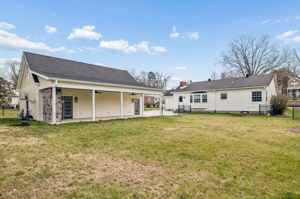 225 Jackson Avenue Carthage TN 37030