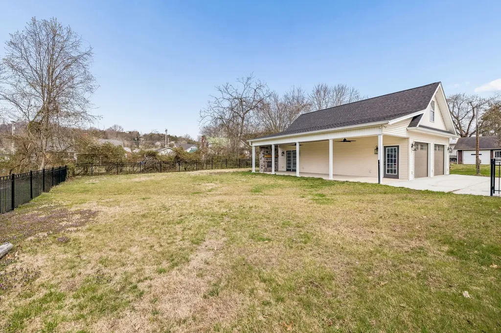 225 Jackson Avenue Carthage TN 37030