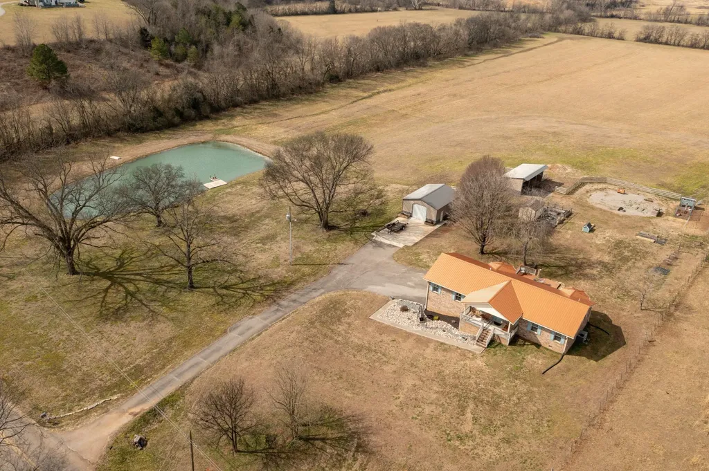 10115 Upper East Valley Road Pikeville TN 37367