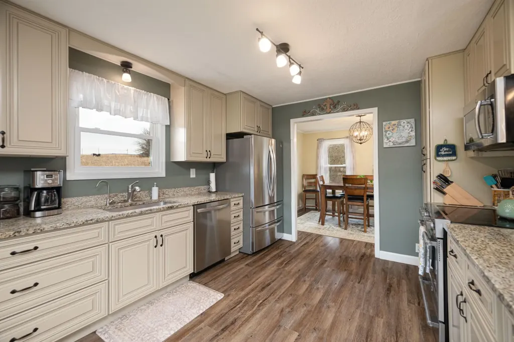 10115 Upper East Valley Road Pikeville TN 37367