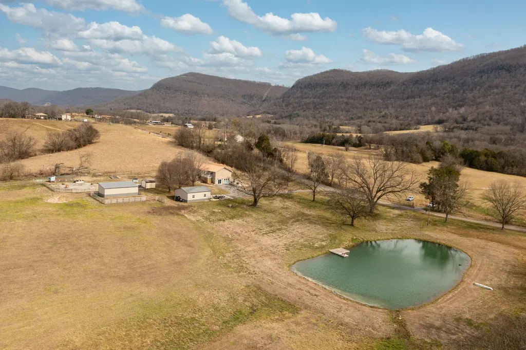 10115 Upper East Valley Road Pikeville TN 37367