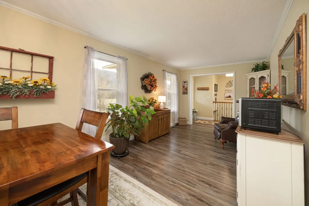 10115 Upper East Valley Road Pikeville TN 37367