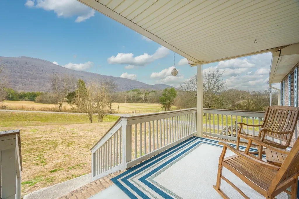 10115 Upper East Valley Road Pikeville TN 37367