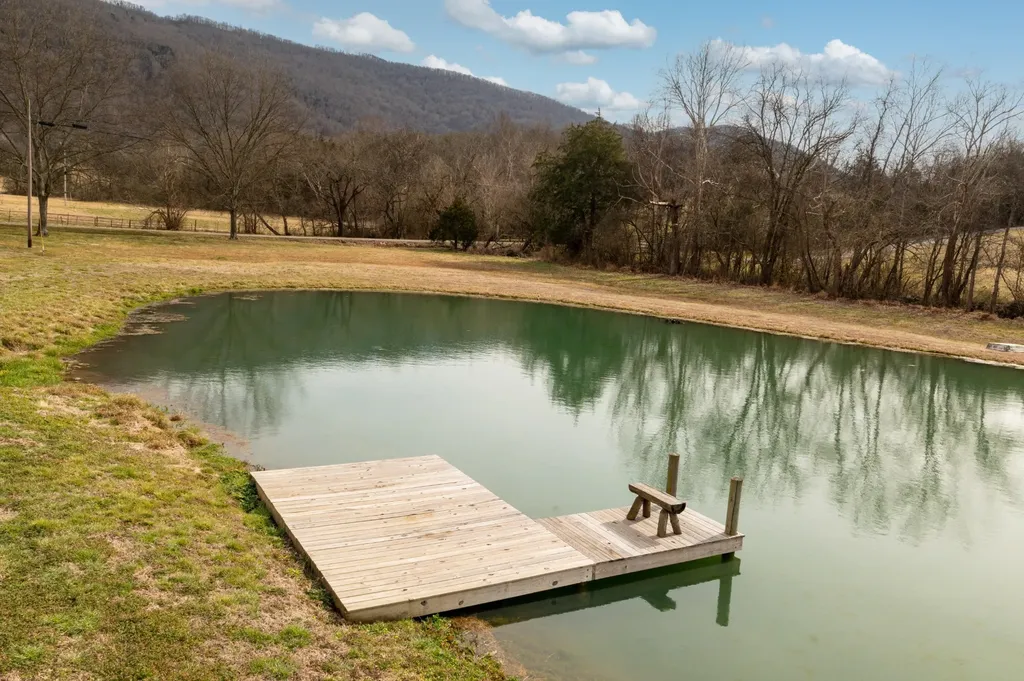 10115 Upper East Valley Road Pikeville TN 37367