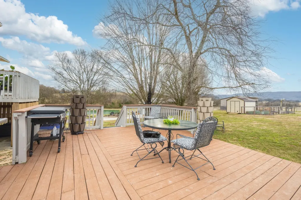 10115 Upper East Valley Road Pikeville TN 37367