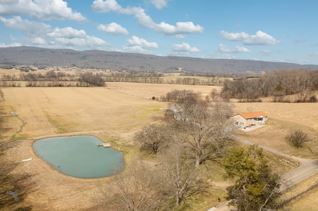 10115 Upper East Valley Road Pikeville TN 37367