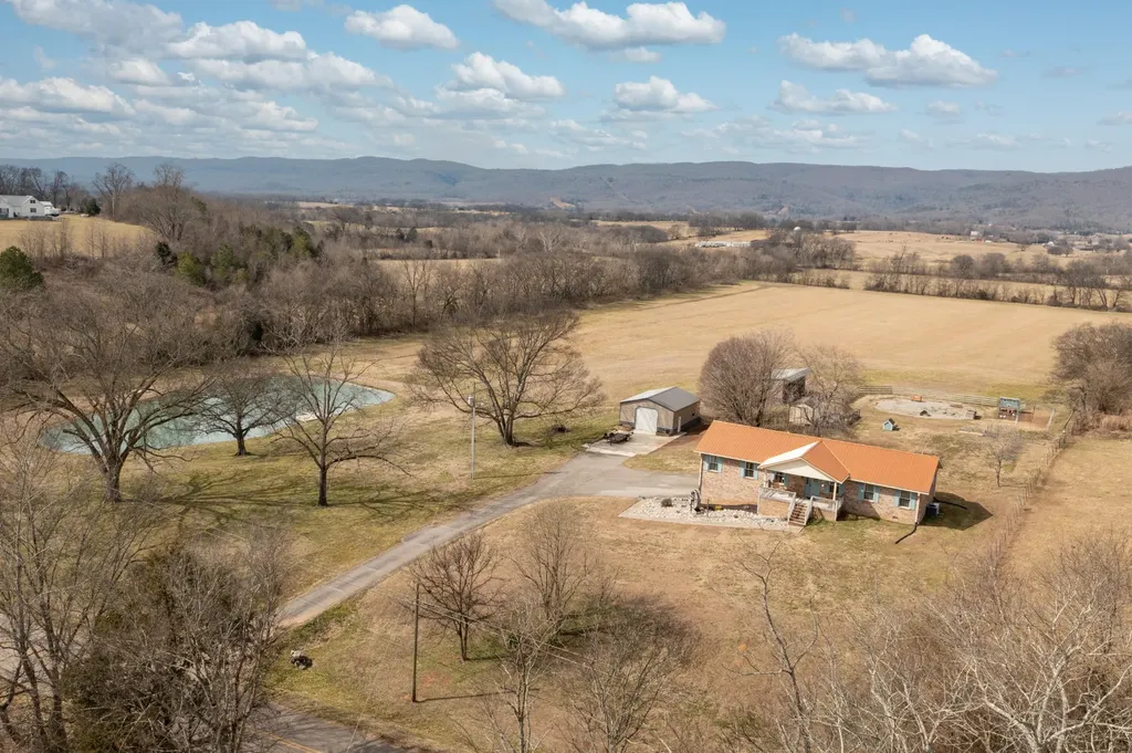 10115 Upper East Valley Road Pikeville TN 37367