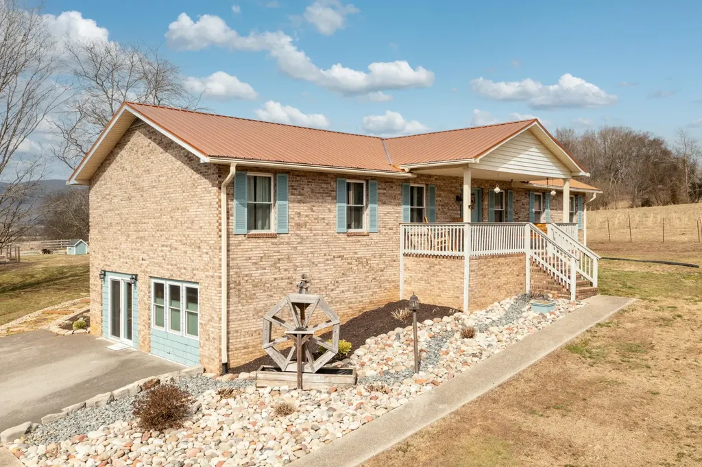 10115 Upper East Valley Road Pikeville TN 37367