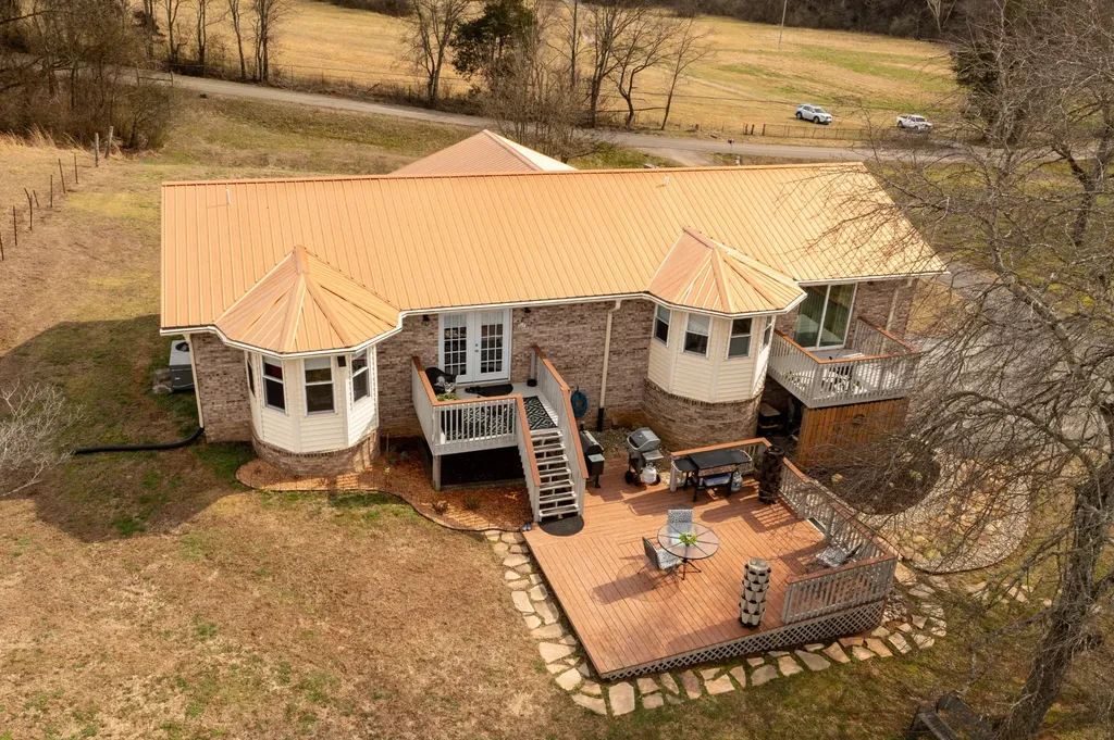 10115 Upper East Valley Road Pikeville TN 37367