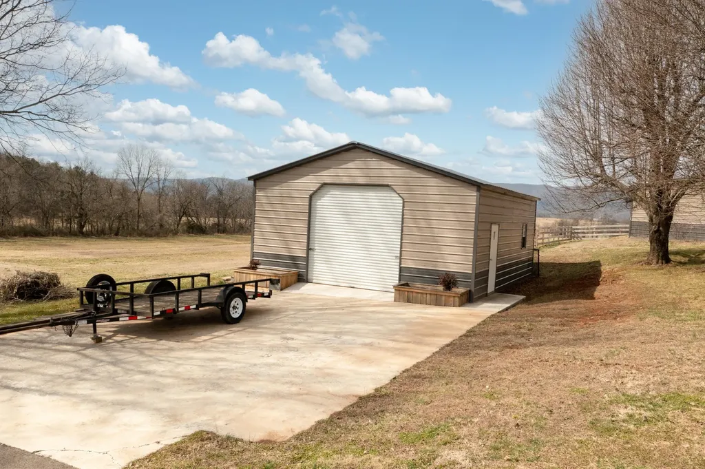 10115 Upper East Valley Road Pikeville TN 37367