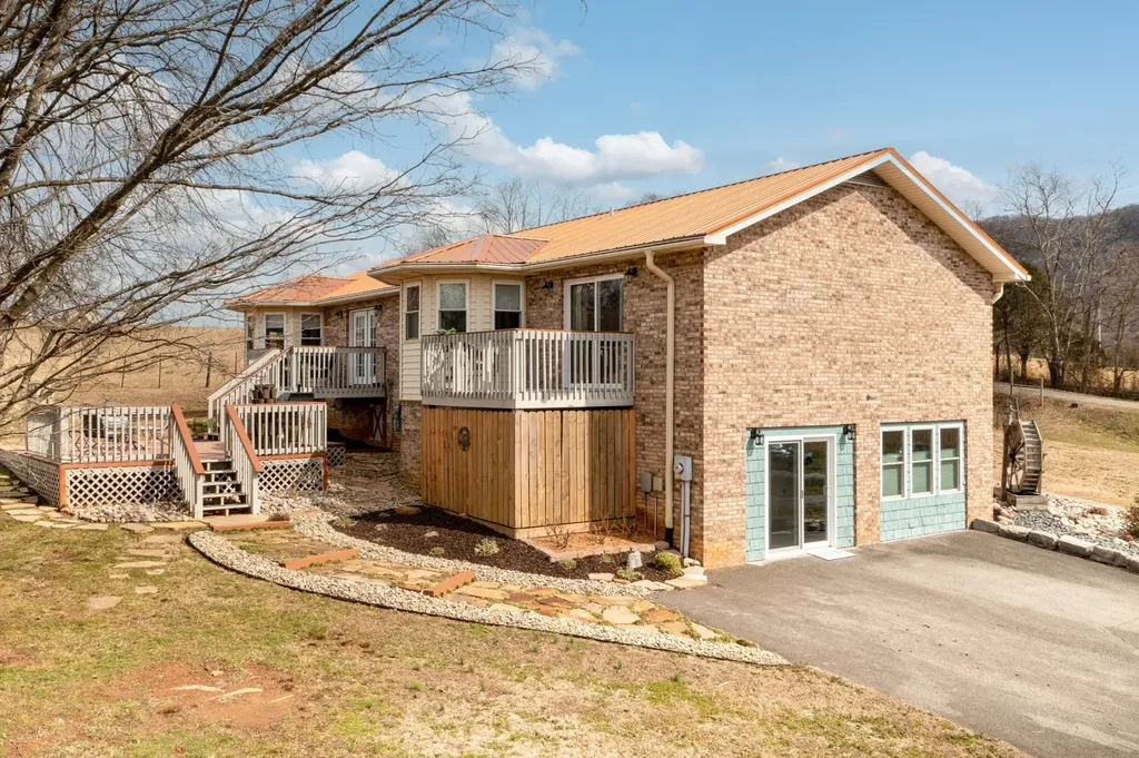 10115 Upper East Valley Road Pikeville TN 37367