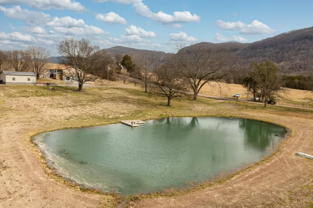 10115 Upper East Valley Road Pikeville TN 37367