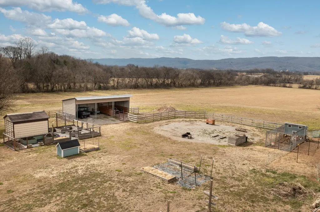 10115 Upper East Valley Road Pikeville TN 37367