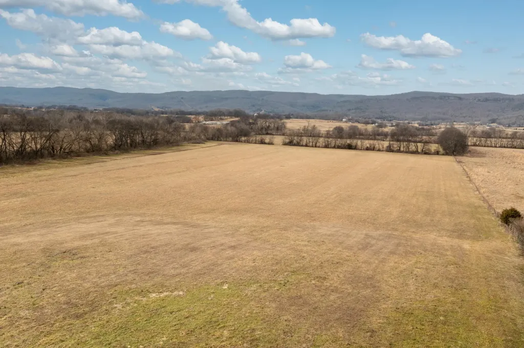 10115 Upper East Valley Road Pikeville TN 37367