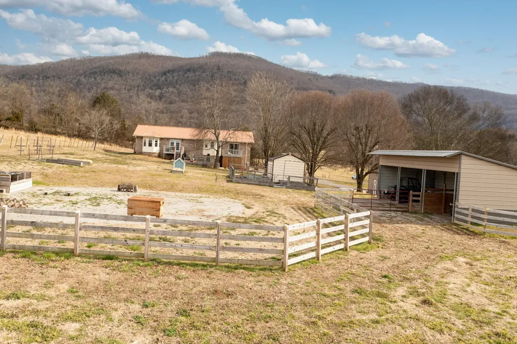 10115 Upper East Valley Road Pikeville TN 37367