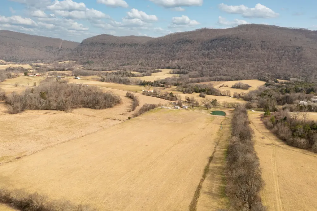 10115 Upper East Valley Road Pikeville TN 37367