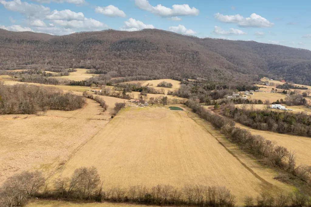 10115 Upper East Valley Road Pikeville TN 37367