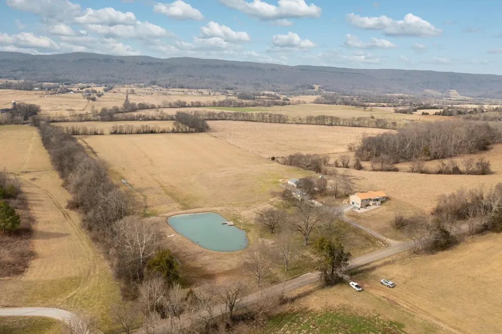 10115 Upper East Valley Road Pikeville TN 37367