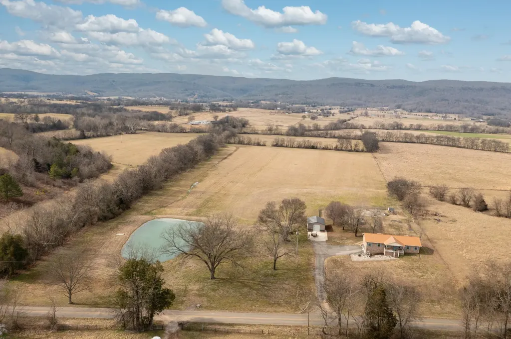 10115 Upper East Valley Road Pikeville TN 37367