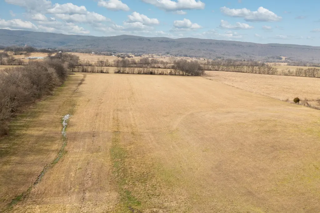 10115 Upper East Valley Road Pikeville TN 37367