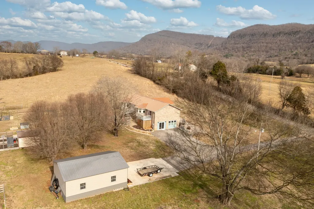 10115 Upper East Valley Road Pikeville TN 37367