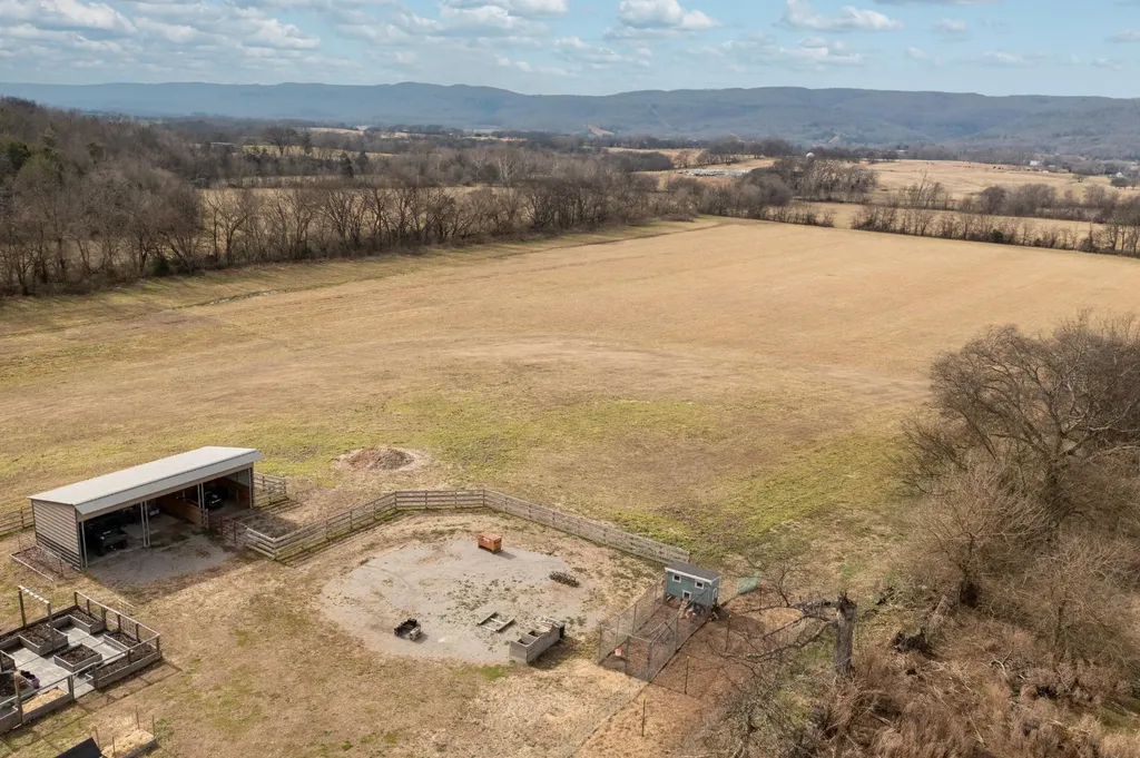 10115 Upper East Valley Road Pikeville TN 37367