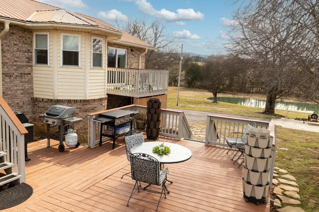 10115 Upper East Valley Road Pikeville TN 37367