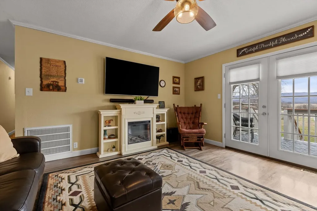 10115 Upper East Valley Road Pikeville TN 37367