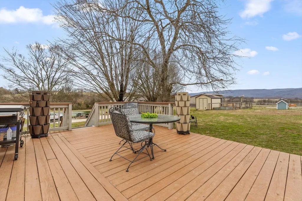 10115 Upper East Valley Road Pikeville TN 37367