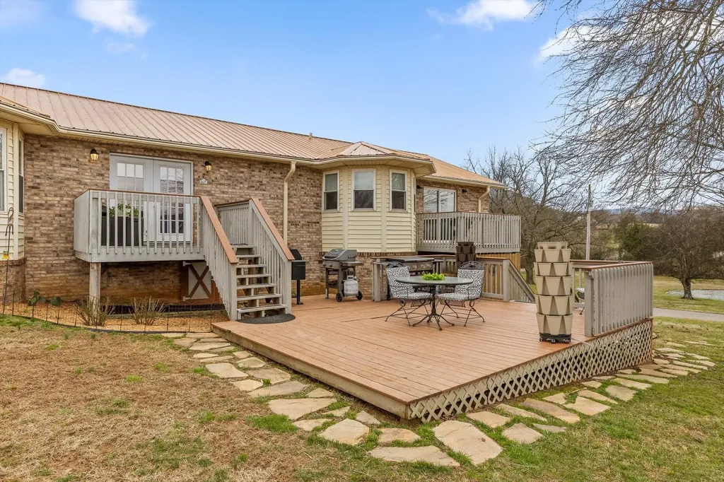 10115 Upper East Valley Road Pikeville TN 37367