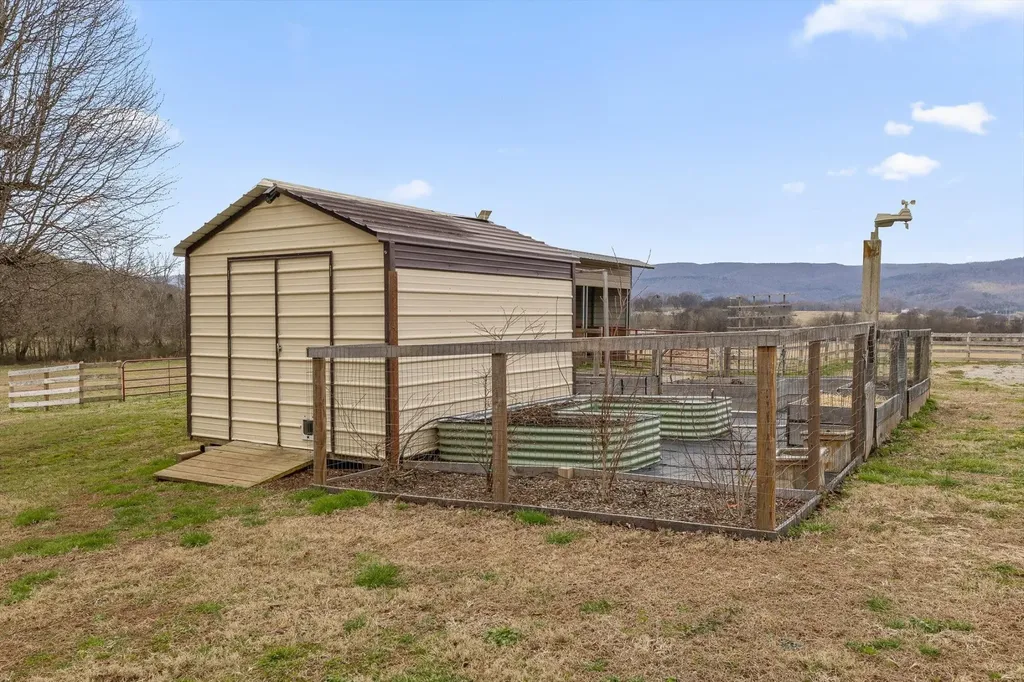 10115 Upper East Valley Road Pikeville TN 37367
