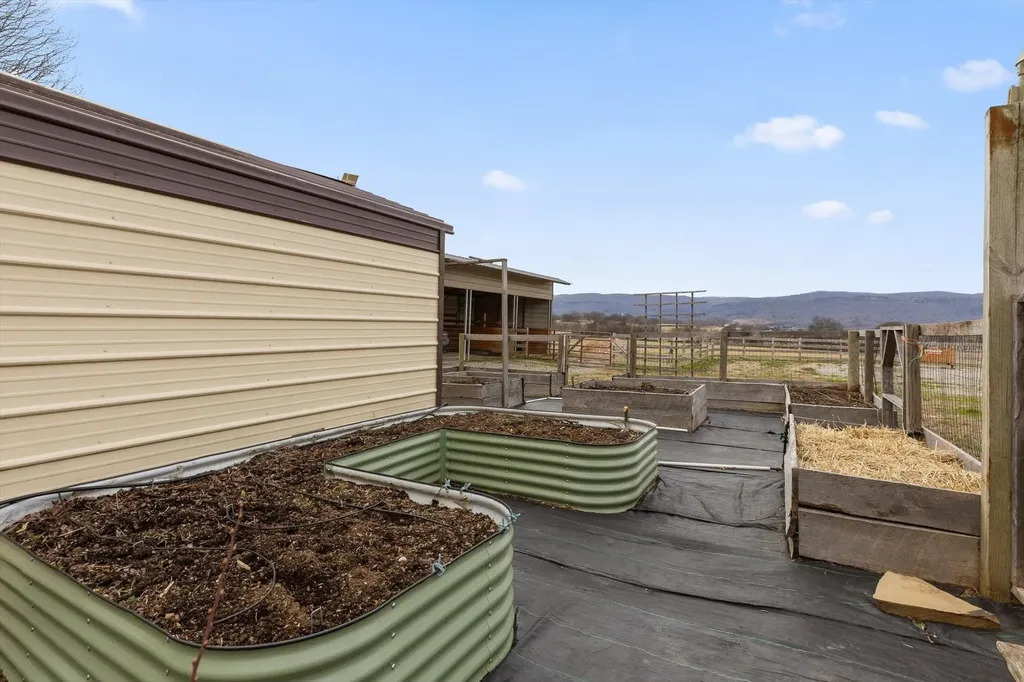 10115 Upper East Valley Road Pikeville TN 37367