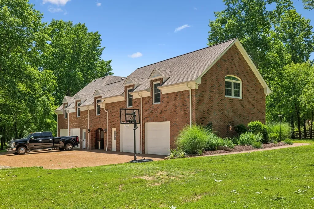 3208 Thoroughbred Drive Hermitage TN 37076