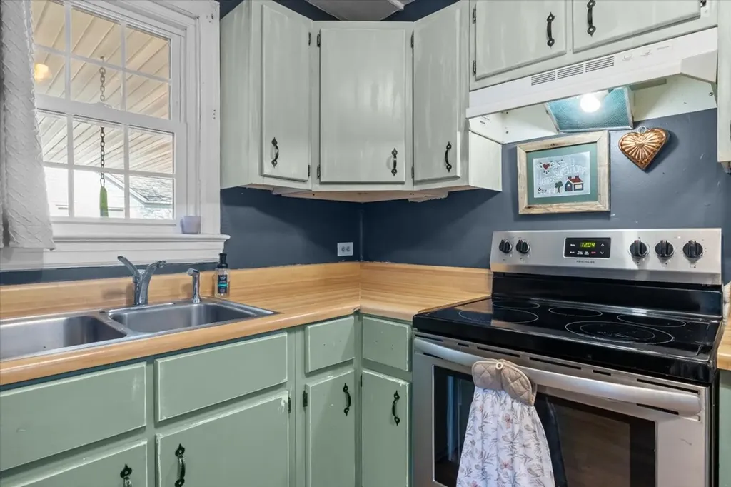 102 Sutton Avenue Waverly TN 37185