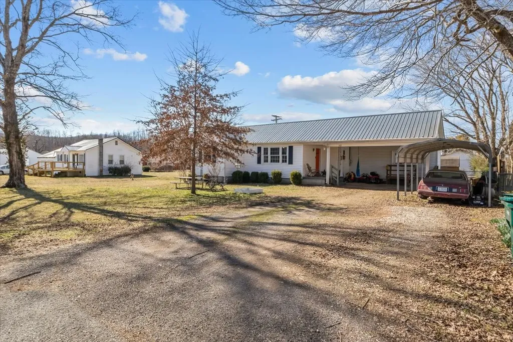 102 Sutton Avenue Waverly TN 37185
