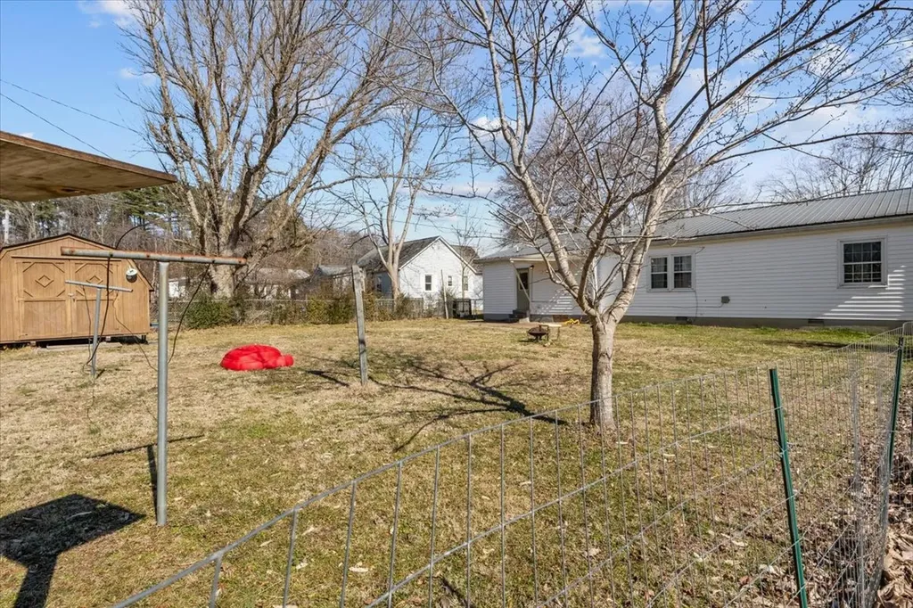 102 Sutton Avenue Waverly TN 37185