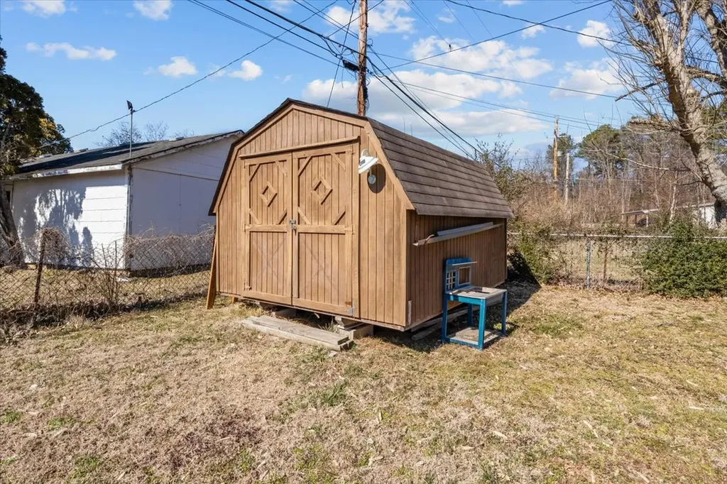 102 Sutton Avenue Waverly TN 37185