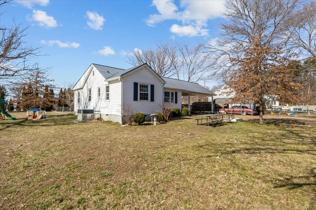 102 Sutton Avenue Waverly TN 37185