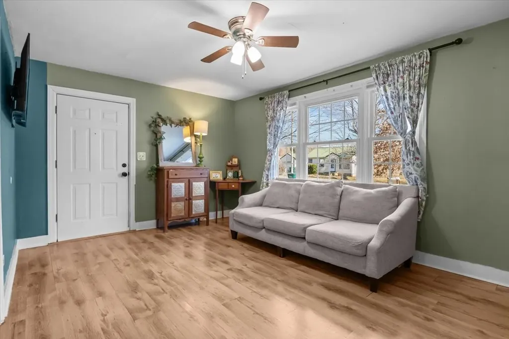 102 Sutton Avenue Waverly TN 37185