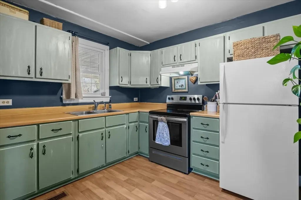 102 Sutton Avenue Waverly TN 37185